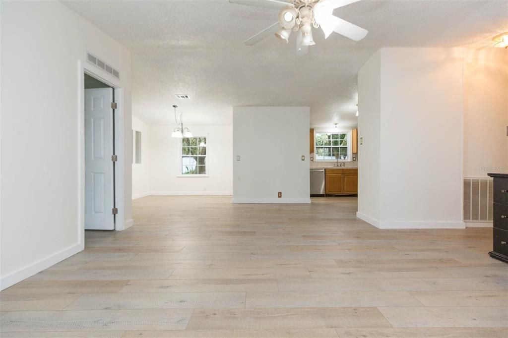 For Sale: $249,900 (3 beds, 2 baths, 1568 Square Feet)