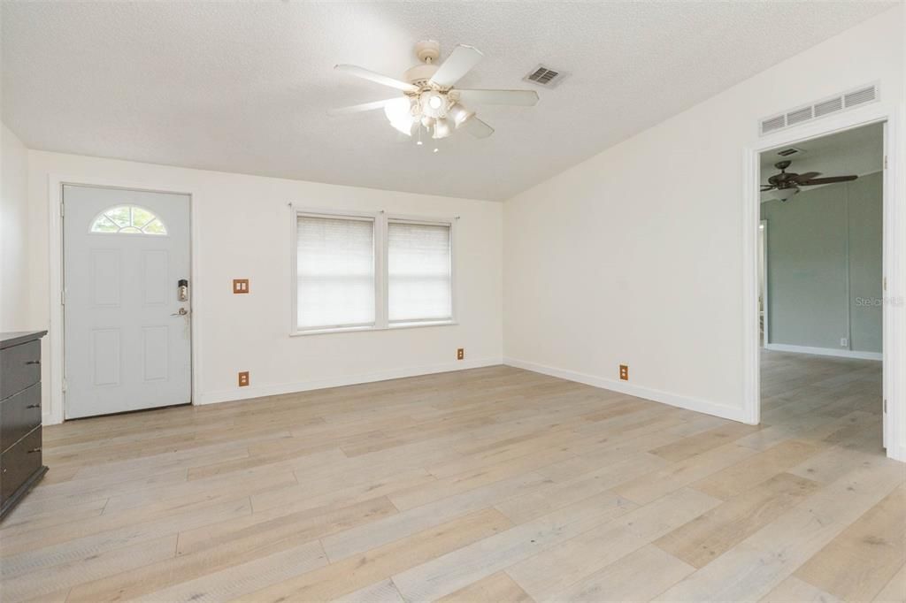 For Sale: $249,900 (3 beds, 2 baths, 1568 Square Feet)