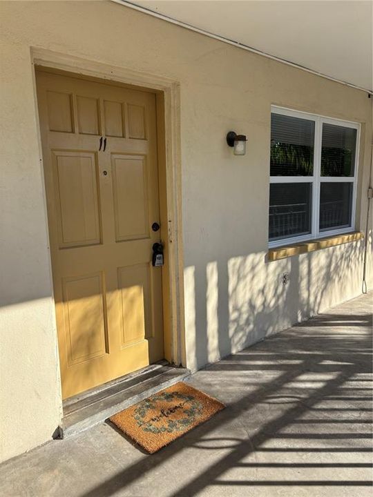 For Rent: $1,200 (1 beds, 1 baths, 723 Square Feet)