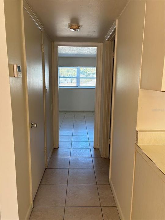 For Rent: $1,200 (1 beds, 1 baths, 723 Square Feet)