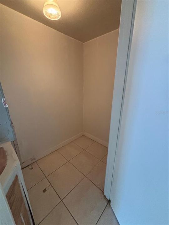 For Rent: $1,200 (1 beds, 1 baths, 723 Square Feet)