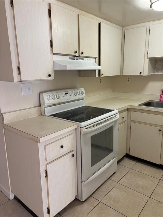 For Rent: $1,200 (1 beds, 1 baths, 723 Square Feet)