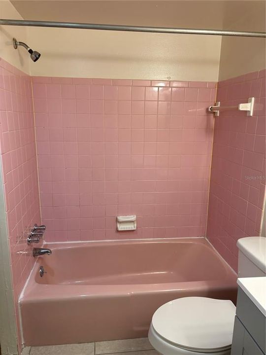 For Rent: $1,200 (1 beds, 1 baths, 723 Square Feet)