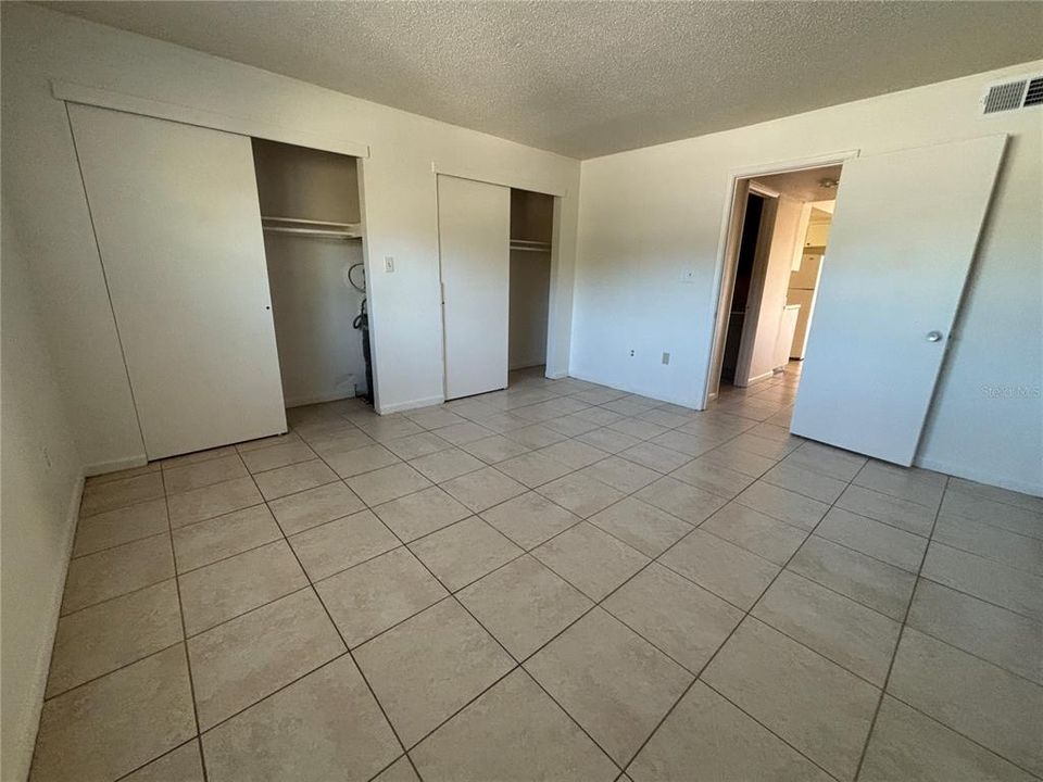 For Rent: $1,200 (1 beds, 1 baths, 723 Square Feet)