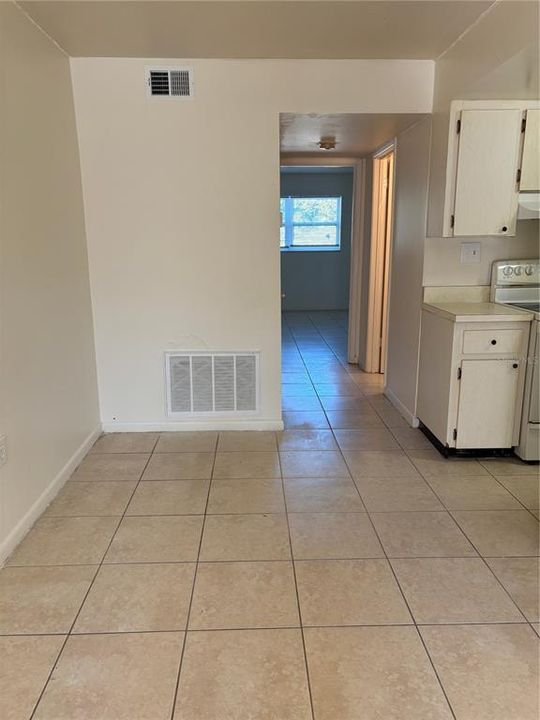 For Rent: $1,200 (1 beds, 1 baths, 723 Square Feet)