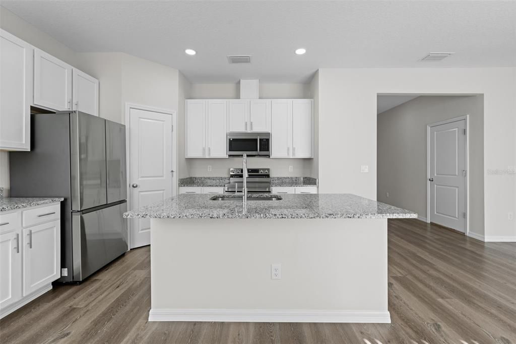 待售: $275,000 (3 贝兹, 2 浴室, 1550 平方英尺)