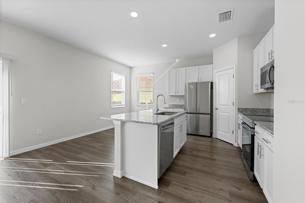 待售: $275,000 (3 贝兹, 2 浴室, 1550 平方英尺)