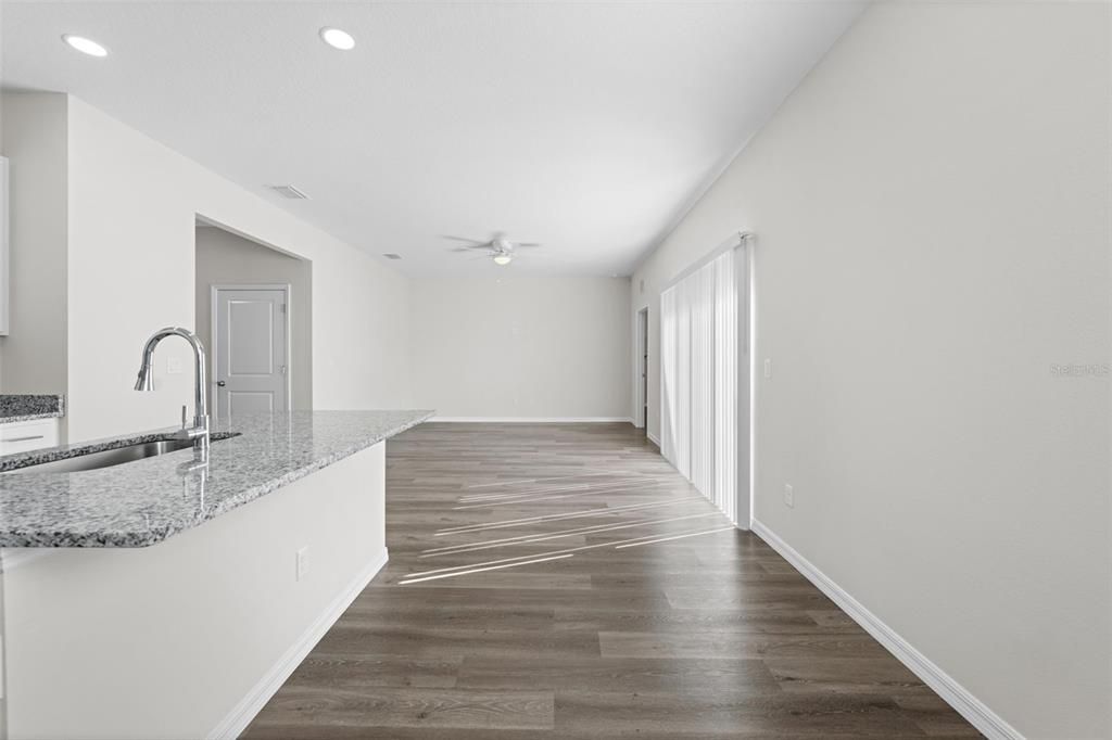 待售: $275,000 (3 贝兹, 2 浴室, 1550 平方英尺)