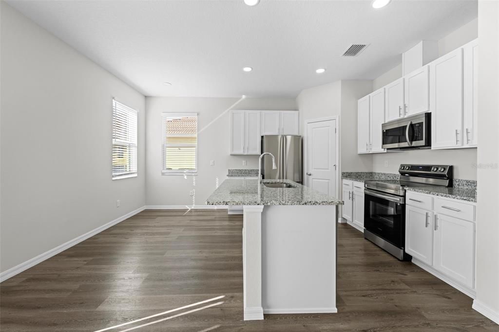 待售: $275,000 (3 贝兹, 2 浴室, 1550 平方英尺)