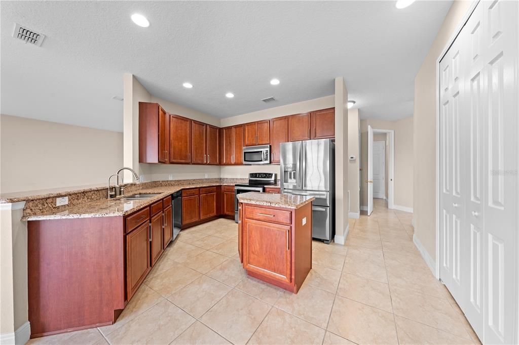 For Sale: $550,000 (4 beds, 3 baths, 2724 Square Feet)