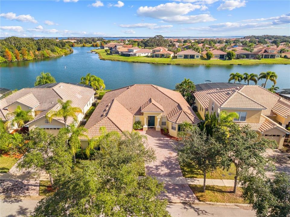 For Sale: $550,000 (4 beds, 3 baths, 2724 Square Feet)