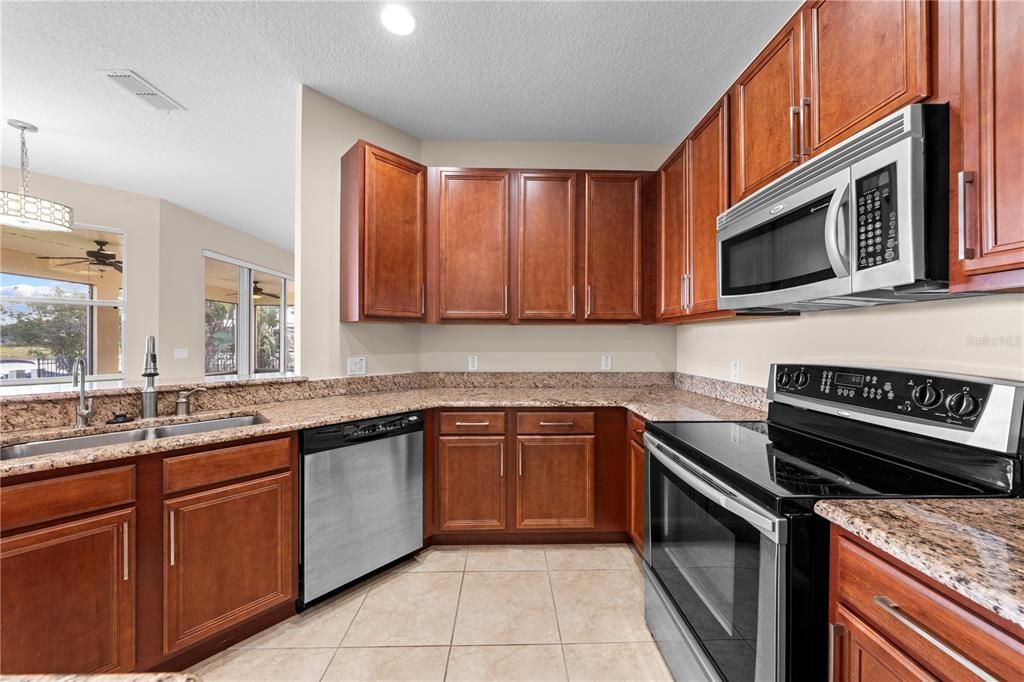 For Sale: $550,000 (4 beds, 3 baths, 2724 Square Feet)