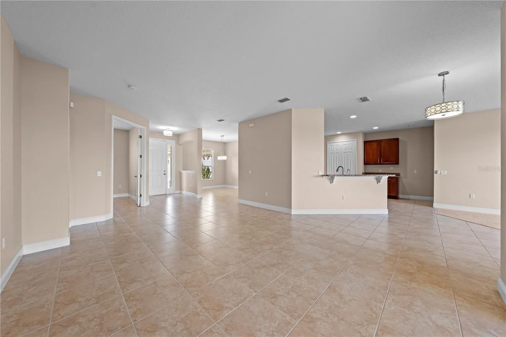 For Sale: $550,000 (4 beds, 3 baths, 2724 Square Feet)