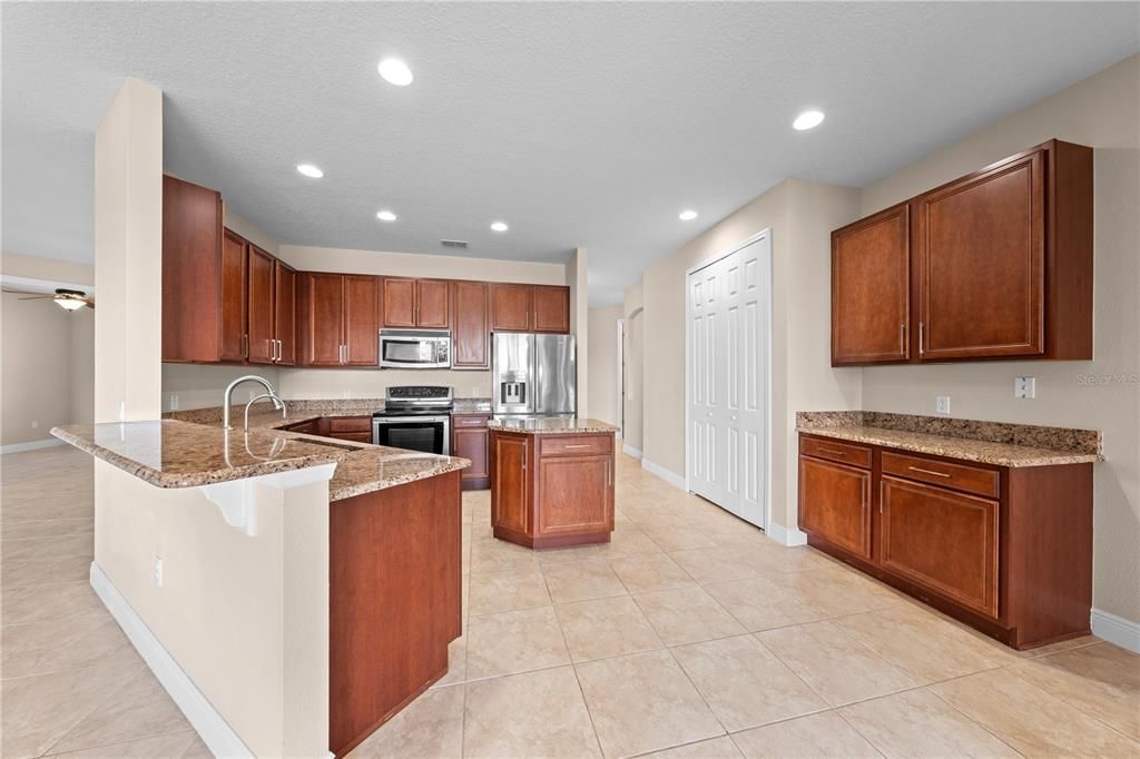 For Sale: $550,000 (4 beds, 3 baths, 2724 Square Feet)