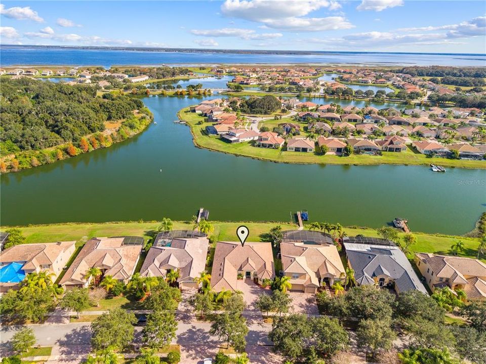 For Sale: $550,000 (4 beds, 3 baths, 2724 Square Feet)