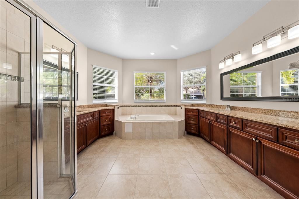 For Sale: $550,000 (4 beds, 3 baths, 2724 Square Feet)