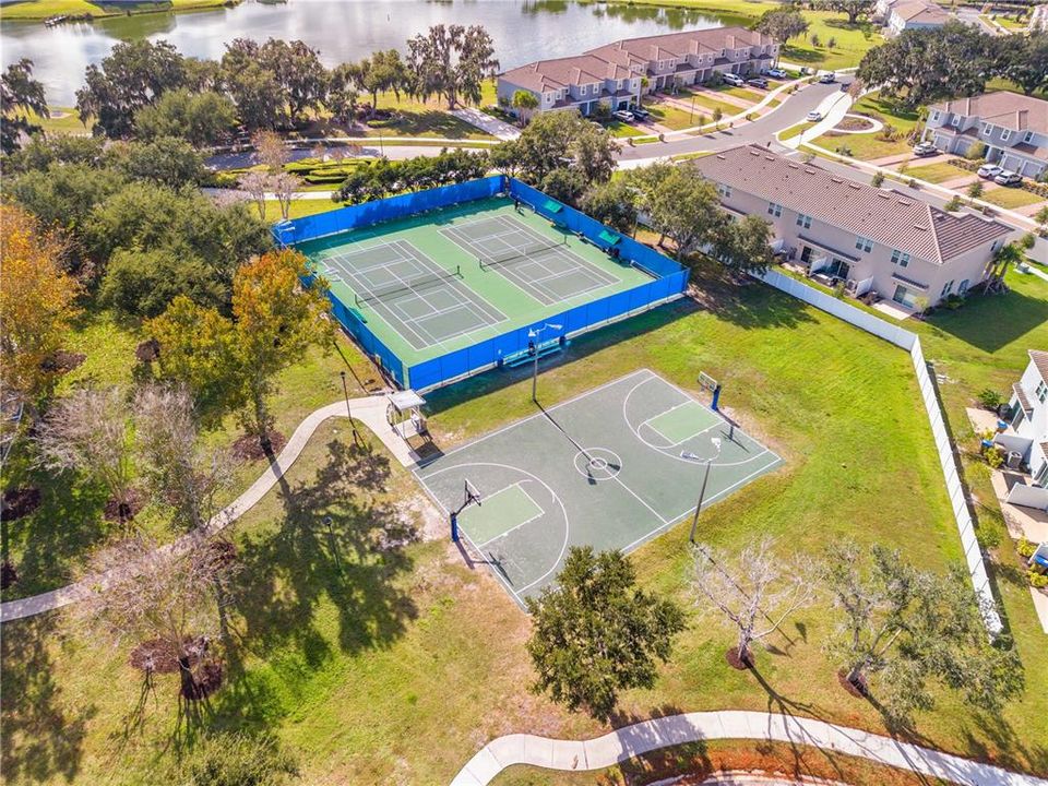 For Sale: $550,000 (4 beds, 3 baths, 2724 Square Feet)