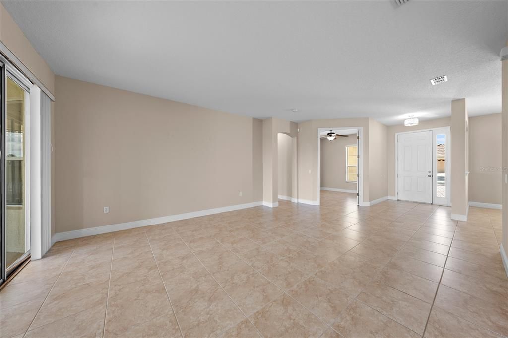 For Sale: $550,000 (4 beds, 3 baths, 2724 Square Feet)