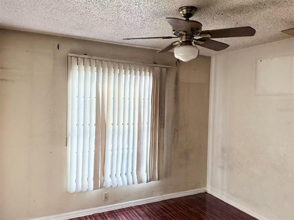 For Sale: $185,000 (3 beds, 2 baths, 1117 Square Feet)