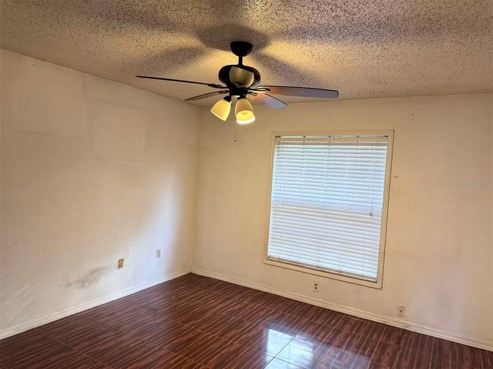 For Sale: $185,000 (3 beds, 2 baths, 1117 Square Feet)