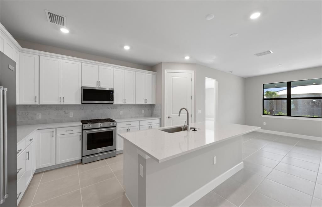 En Venta: $489,990 (3 camas, 2 baños, 2056 Pies cuadrados)