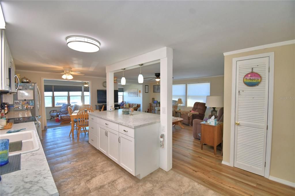 待售: $169,900 (2 贝兹, 2 浴室, 1032 平方英尺)