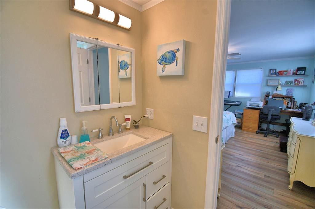 待售: $169,900 (2 贝兹, 2 浴室, 1032 平方英尺)