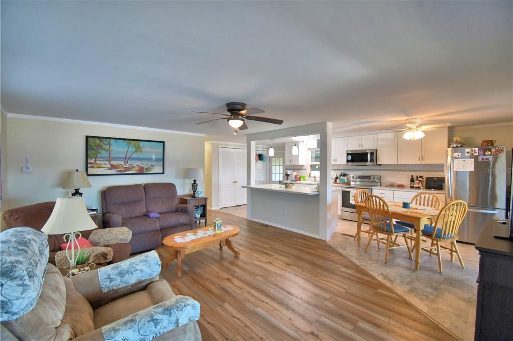 待售: $169,900 (2 贝兹, 2 浴室, 1032 平方英尺)