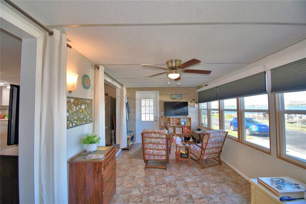 待售: $169,900 (2 贝兹, 2 浴室, 1032 平方英尺)