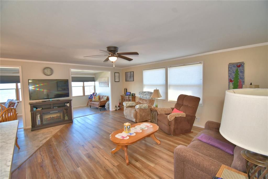 待售: $169,900 (2 贝兹, 2 浴室, 1032 平方英尺)