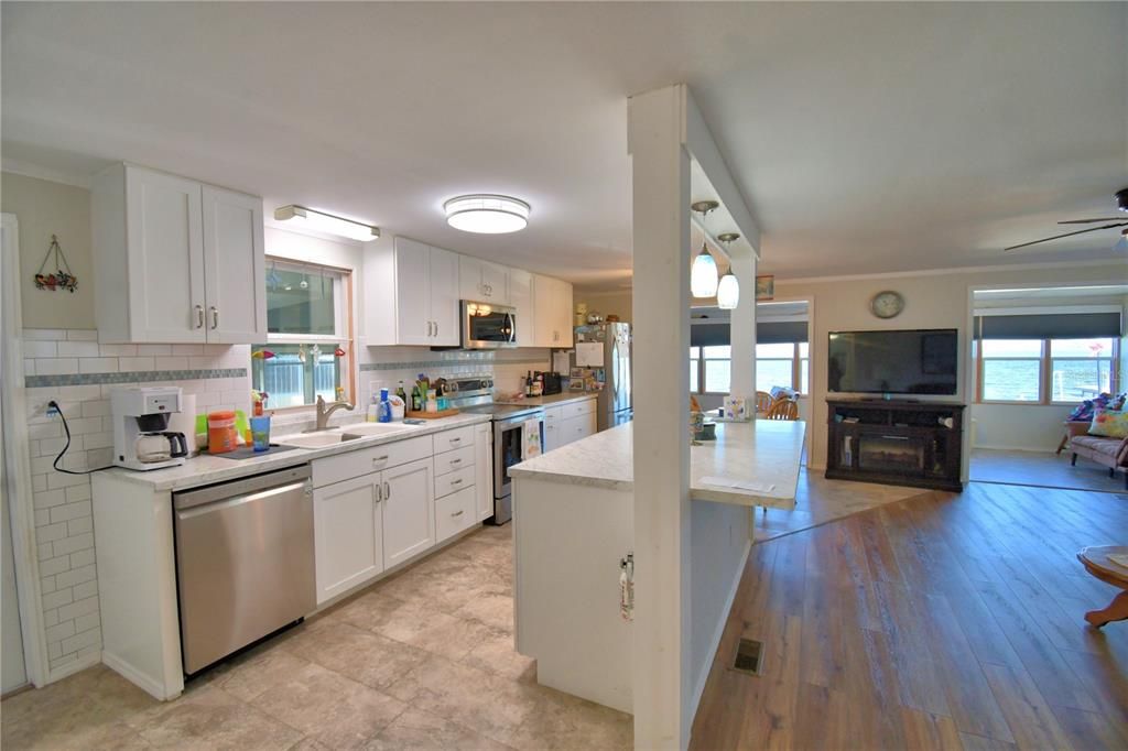 待售: $169,900 (2 贝兹, 2 浴室, 1032 平方英尺)