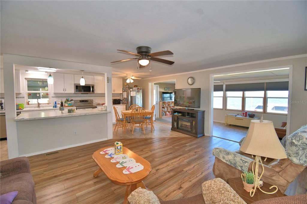 待售: $169,900 (2 贝兹, 2 浴室, 1032 平方英尺)