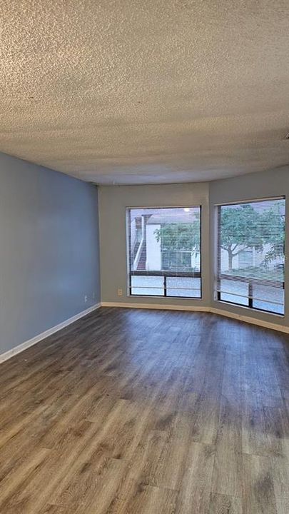 For Rent: $1,100 (1 beds, 1 baths, 642 Square Feet)
