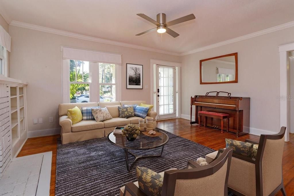 出租: $2,695 (2 贝兹, 2 浴室, 1050 平方英尺)