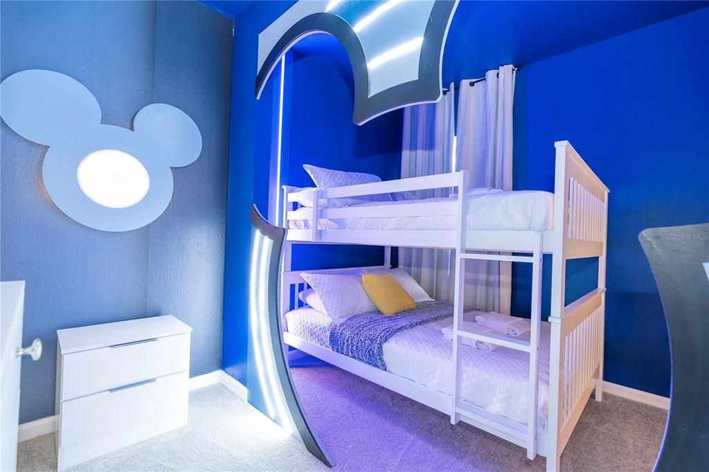 For Sale: $1,580,000 (6 beds, 6 baths, 2920 Square Feet)