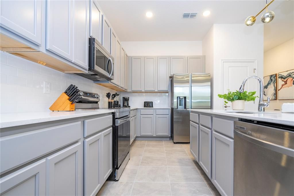 For Sale: $1,580,000 (6 beds, 6 baths, 2920 Square Feet)