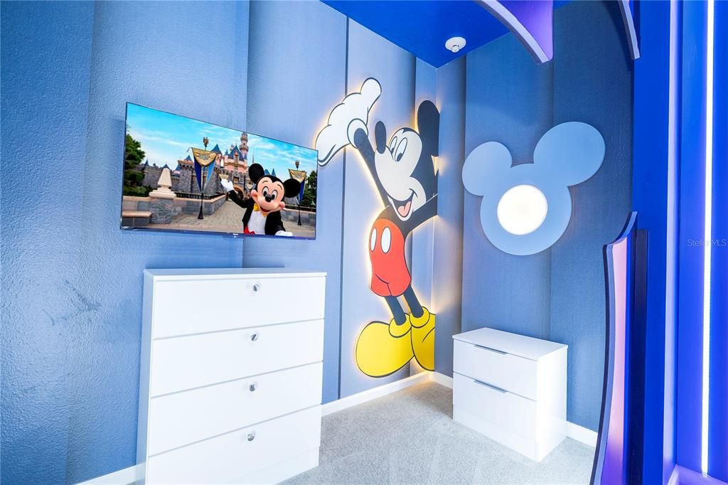 For Sale: $1,580,000 (6 beds, 6 baths, 2920 Square Feet)