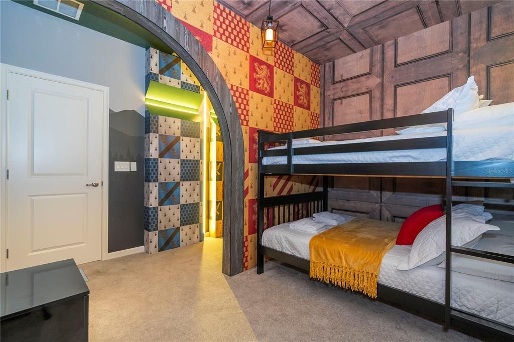 For Sale: $1,580,000 (6 beds, 6 baths, 2920 Square Feet)