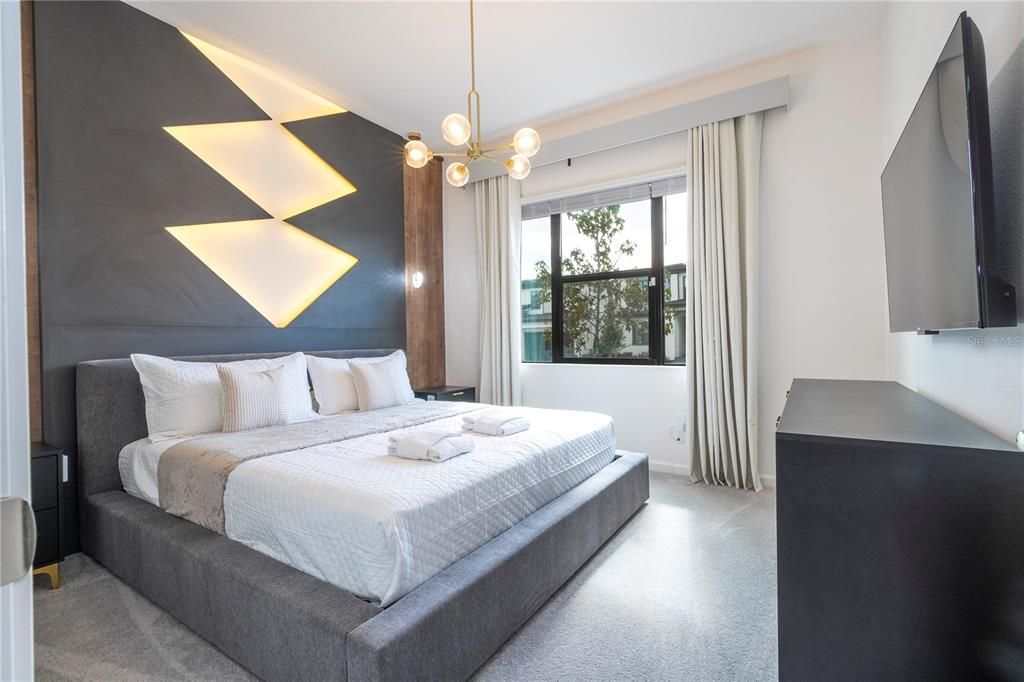 For Sale: $1,580,000 (6 beds, 6 baths, 2920 Square Feet)