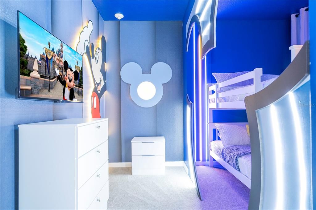 For Sale: $1,580,000 (6 beds, 6 baths, 2920 Square Feet)