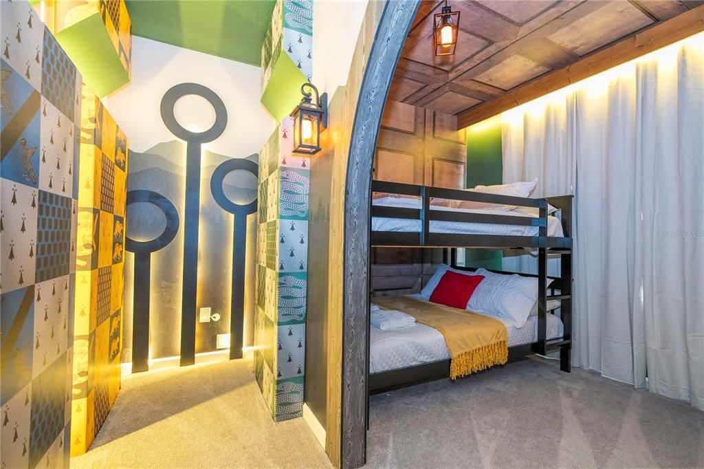 For Sale: $1,580,000 (6 beds, 6 baths, 2920 Square Feet)