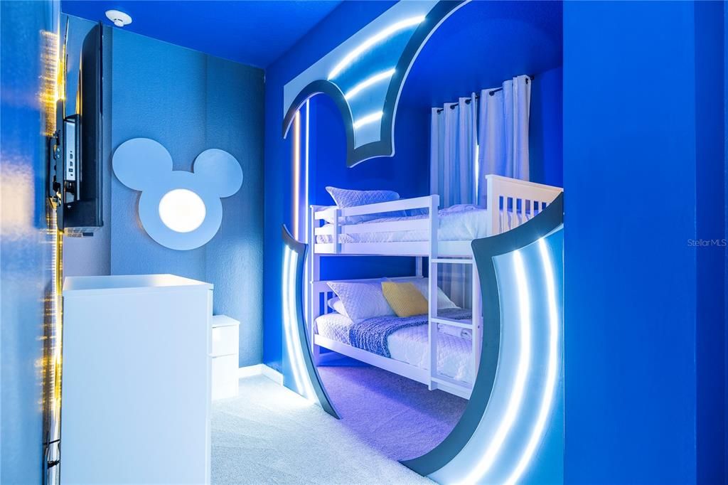 For Sale: $1,580,000 (6 beds, 6 baths, 2920 Square Feet)