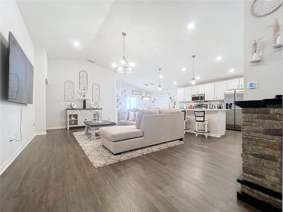 For Rent: $2,300 (4 beds, 2 baths, 1802 Square Feet)