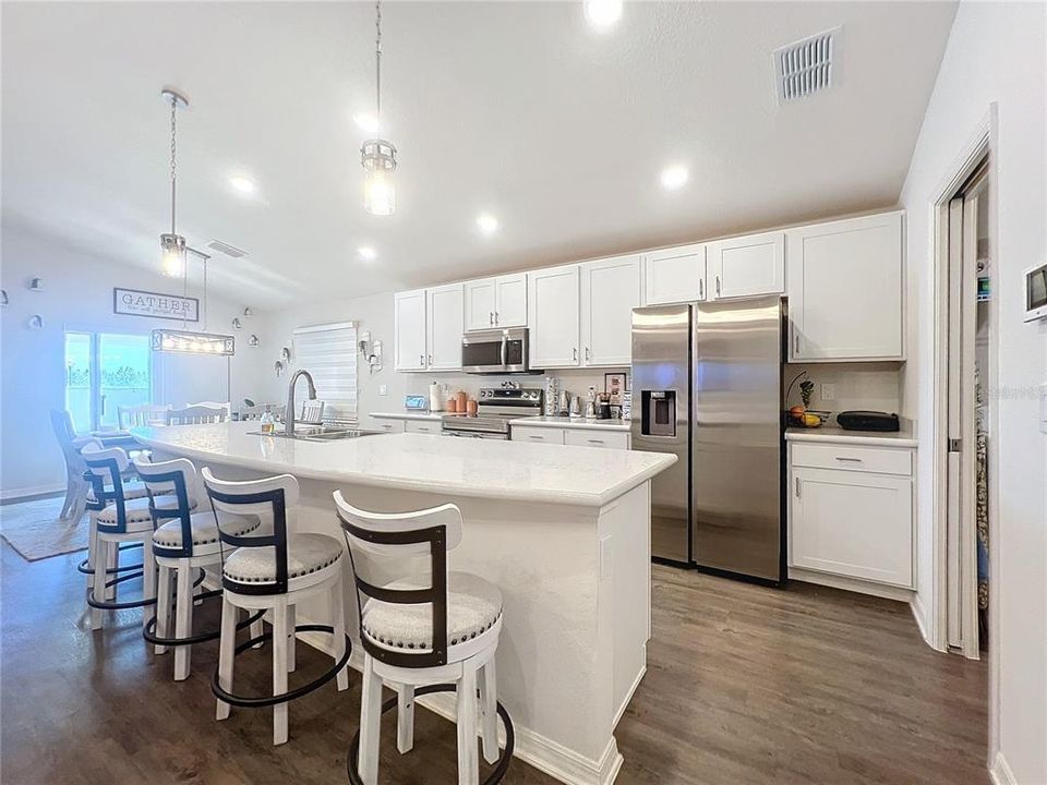 For Rent: $2,300 (4 beds, 2 baths, 1802 Square Feet)