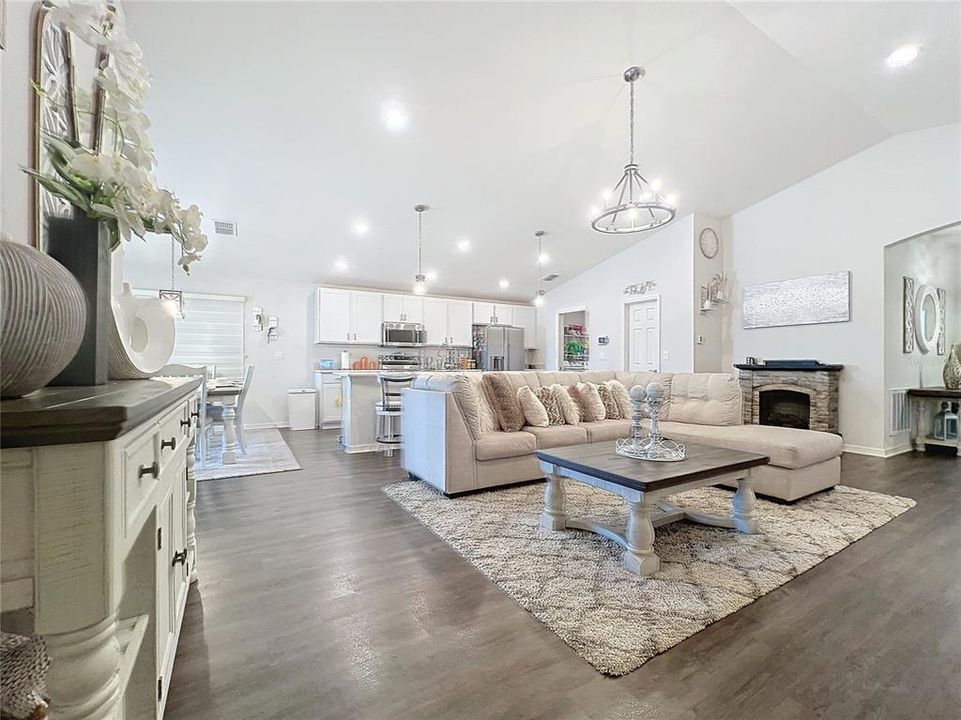 For Rent: $2,300 (4 beds, 2 baths, 1802 Square Feet)