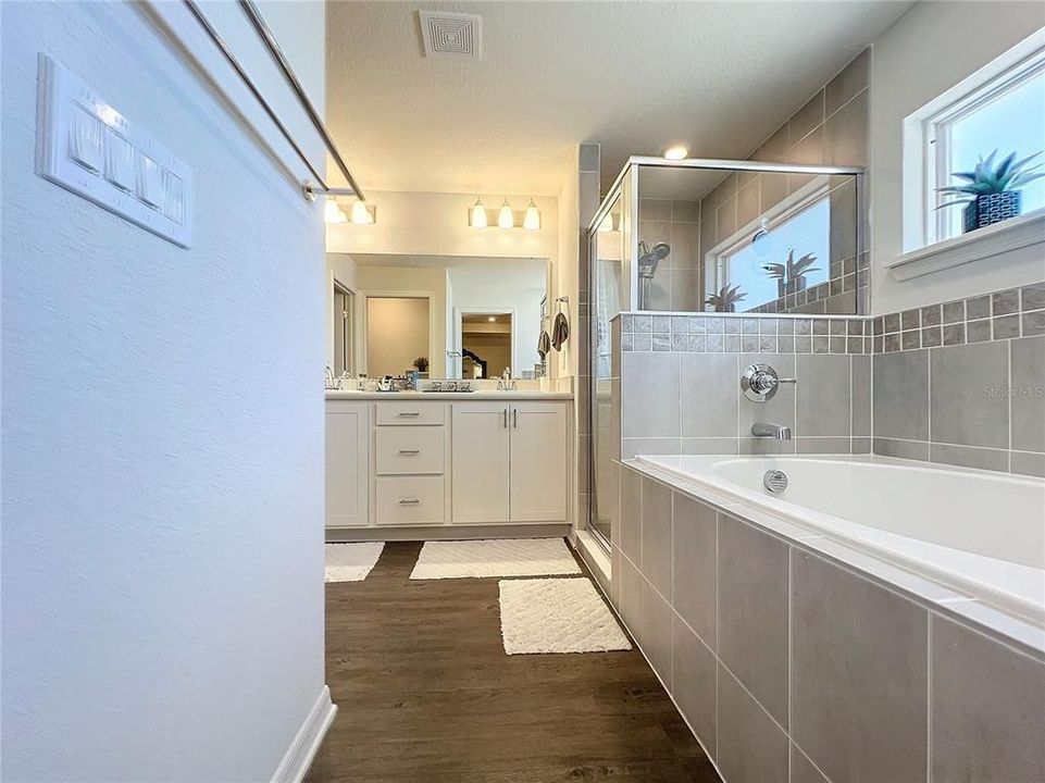 For Rent: $2,300 (4 beds, 2 baths, 1802 Square Feet)