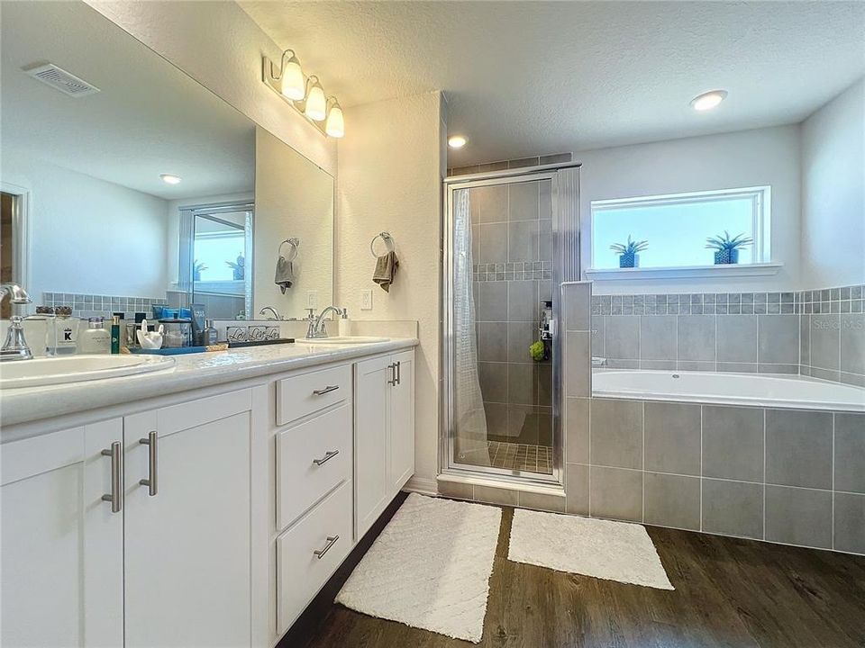 For Rent: $2,300 (4 beds, 2 baths, 1802 Square Feet)