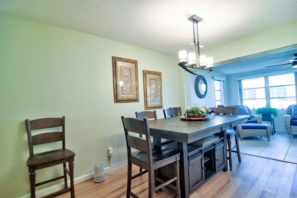 En Venta: $285,000 (2 camas, 2 baños, 1188 Pies cuadrados)