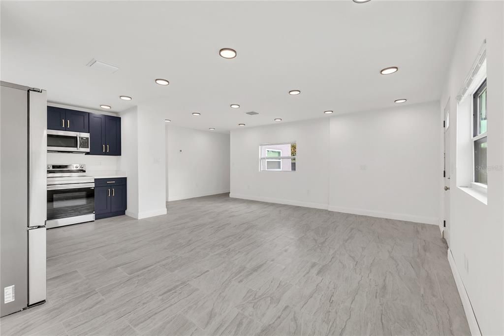 En Venta: $325,000 (0 camas, 0 baños, 1085 Pies cuadrados)