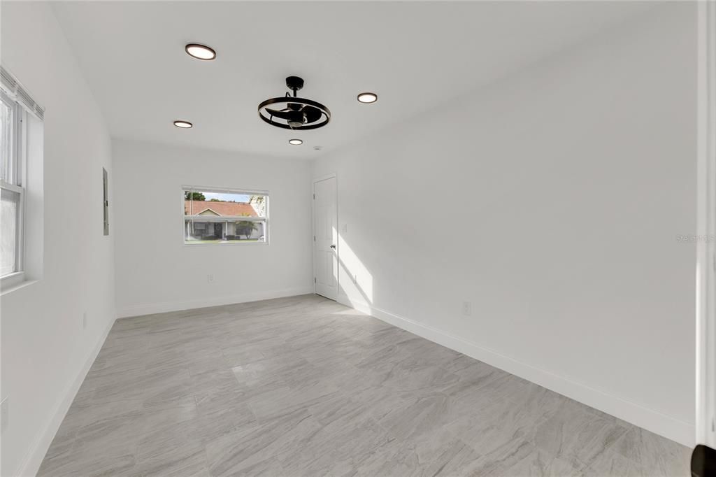 En Venta: $325,000 (0 camas, 0 baños, 1085 Pies cuadrados)